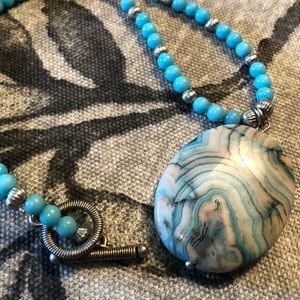 Stone pendant beaded necklace.